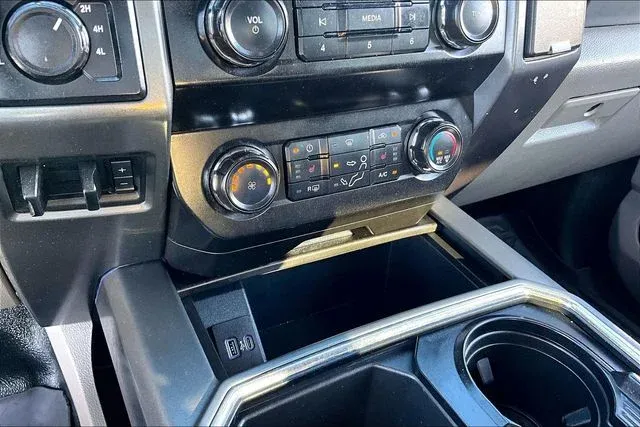 2022 Ford F-250SD XLT thumbnail 24