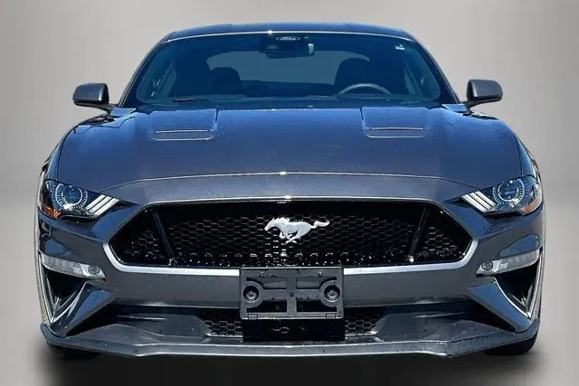 2022 Ford Mustang GT thumbnail 3