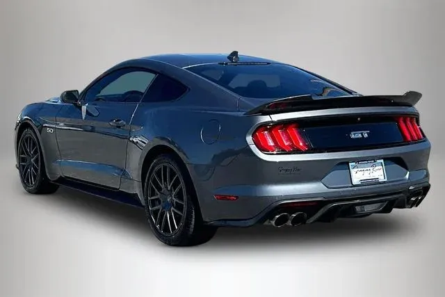 2022 Ford Mustang GT thumbnail 4