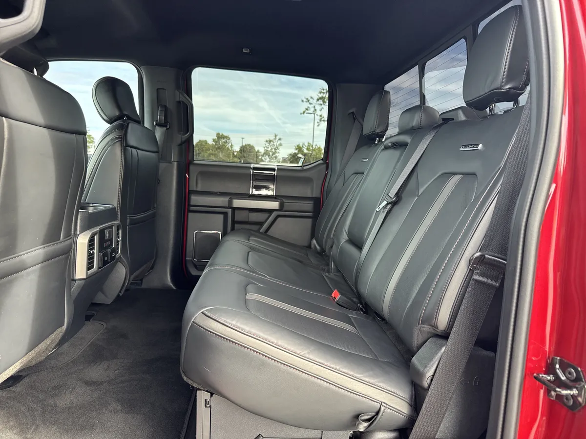 2022 Ford Super Duty F-450 DRW Platinum thumbnail 25
