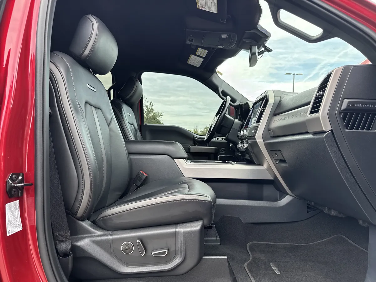 2022 Ford Super Duty F-450 DRW Platinum thumbnail 26
