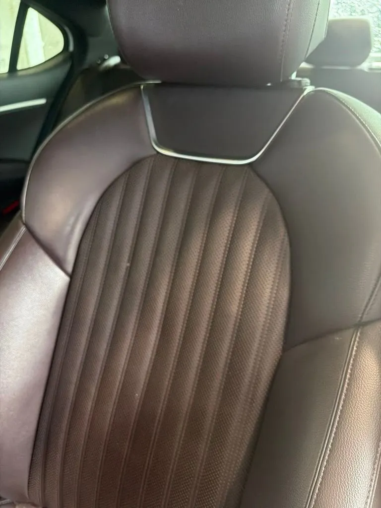 2022 Genesis G70 2.0T thumbnail 5