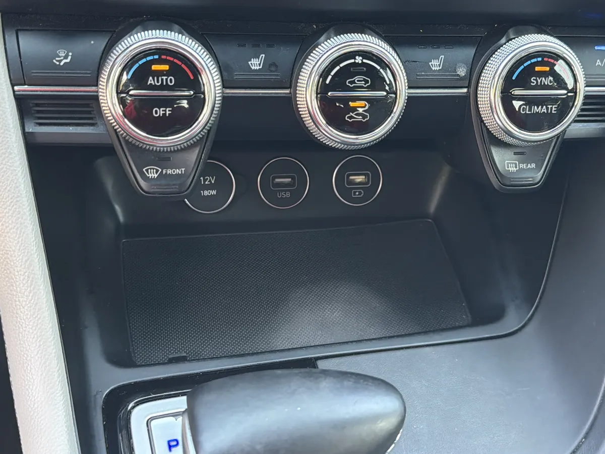 2022 Genesis G70 2.0T thumbnail 10