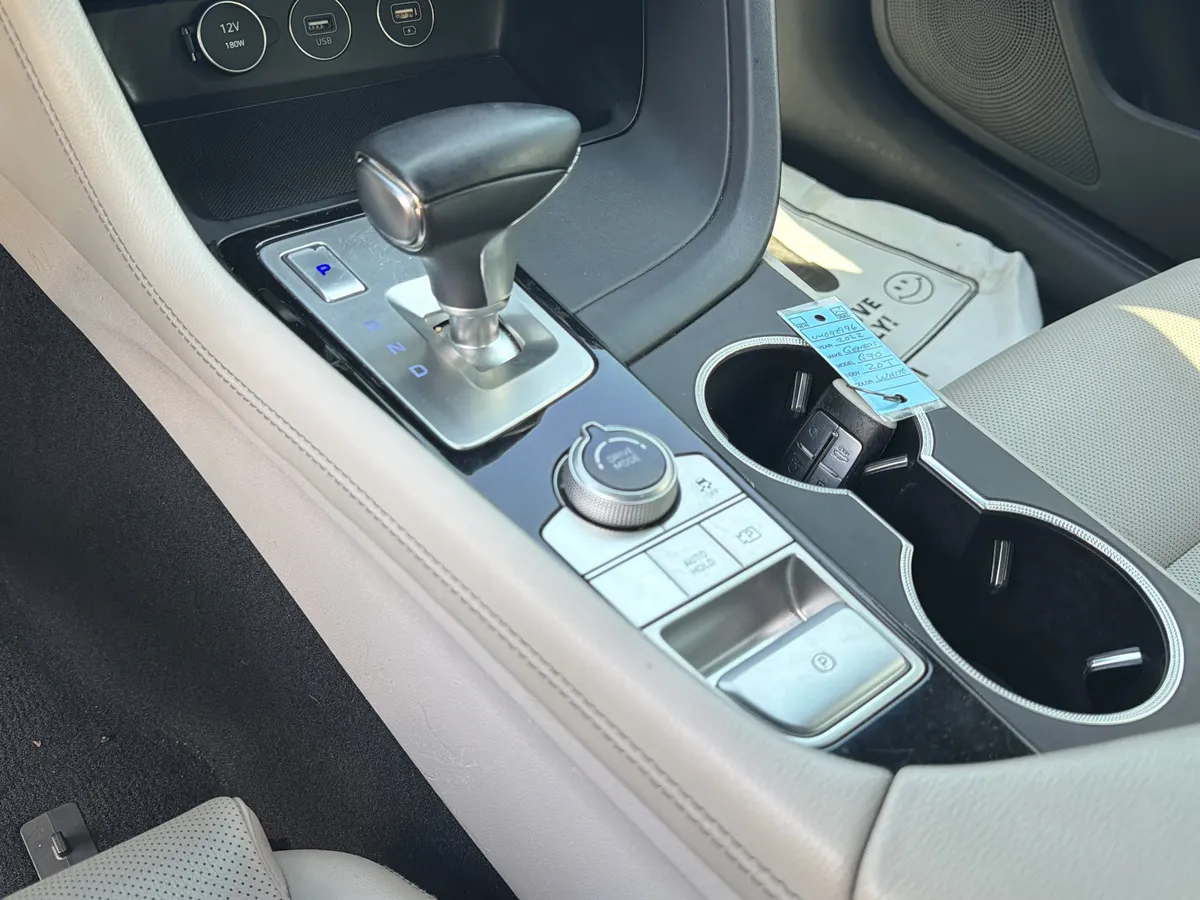 2022 Genesis G70 2.0T thumbnail 11