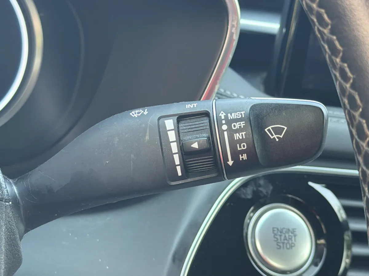 2022 Genesis G70 2.0T thumbnail 14