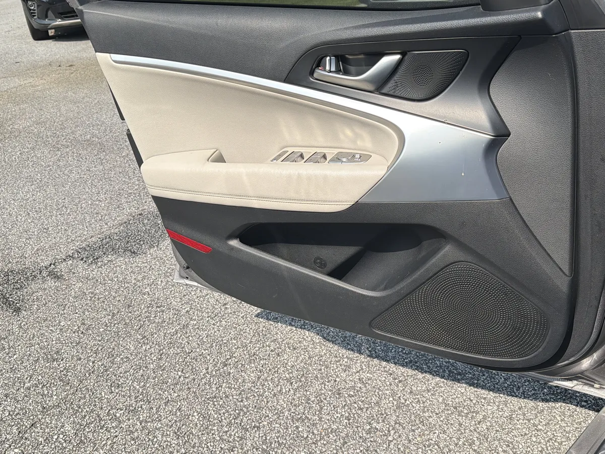 2022 Genesis G70 2.0T thumbnail 16