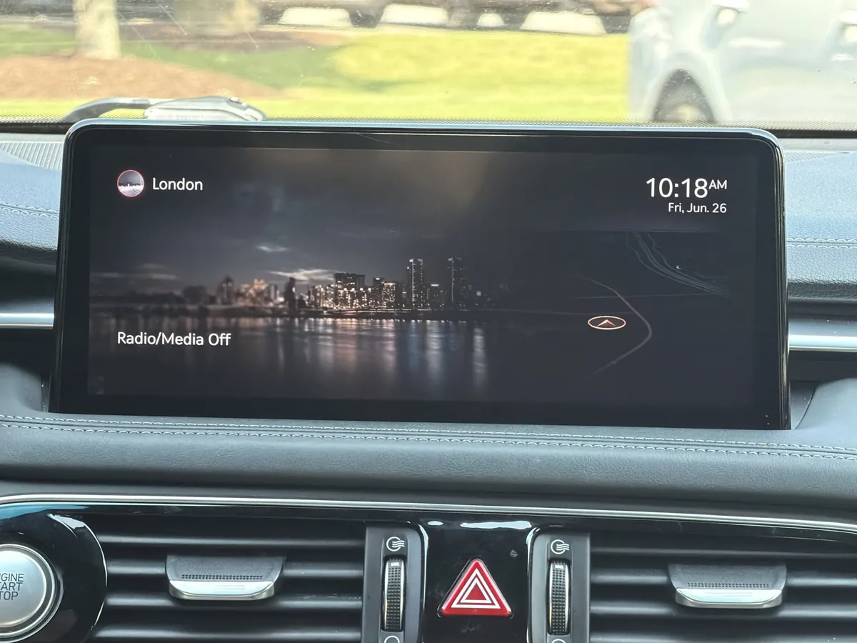 2022 Genesis G70 2.0T thumbnail 4