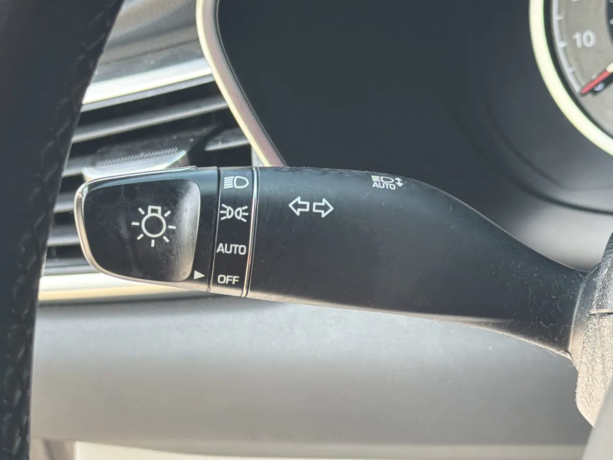 2022 Genesis G70 2.0T thumbnail 5