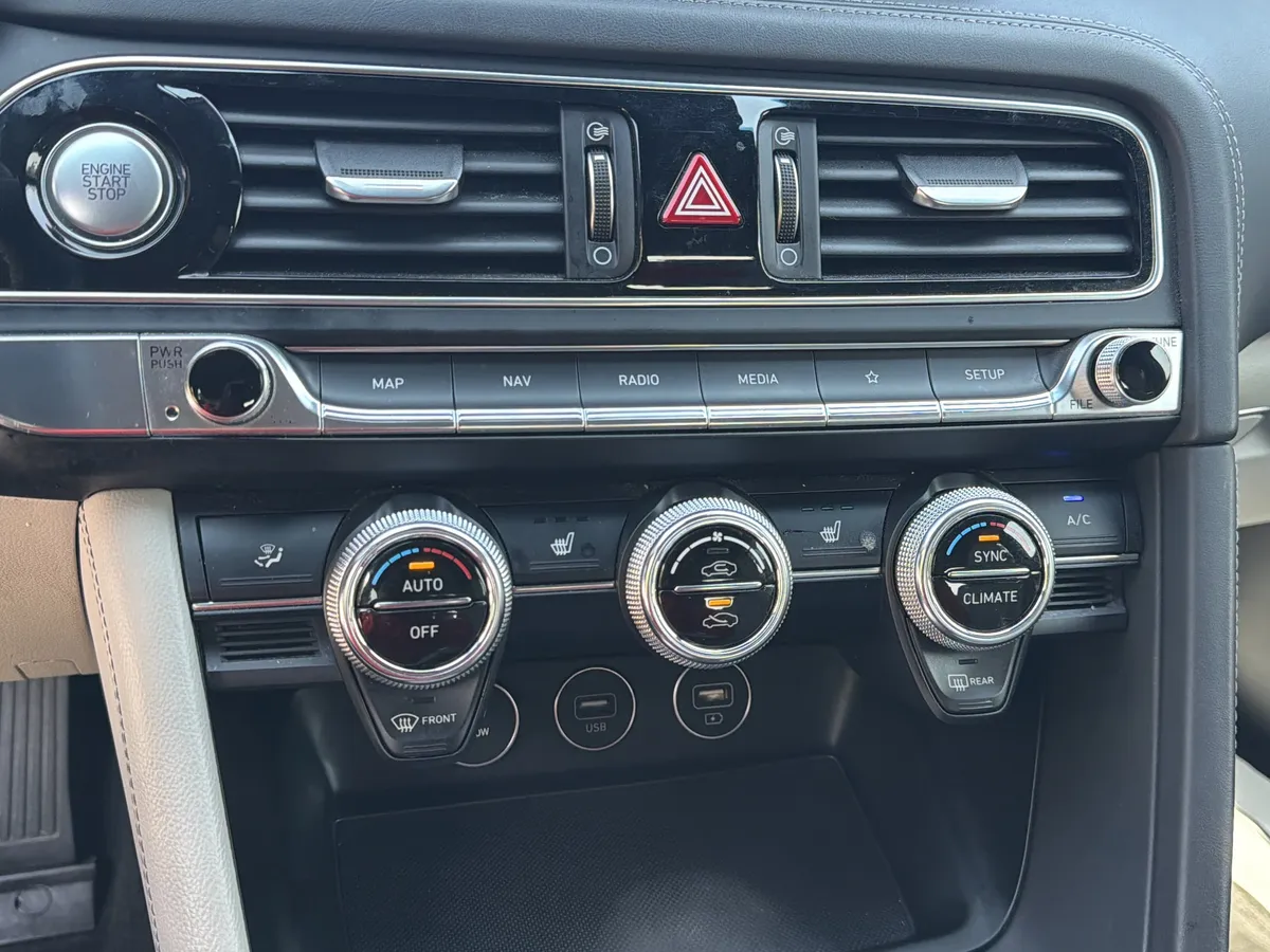 2022 Genesis G70 2.0T thumbnail 9