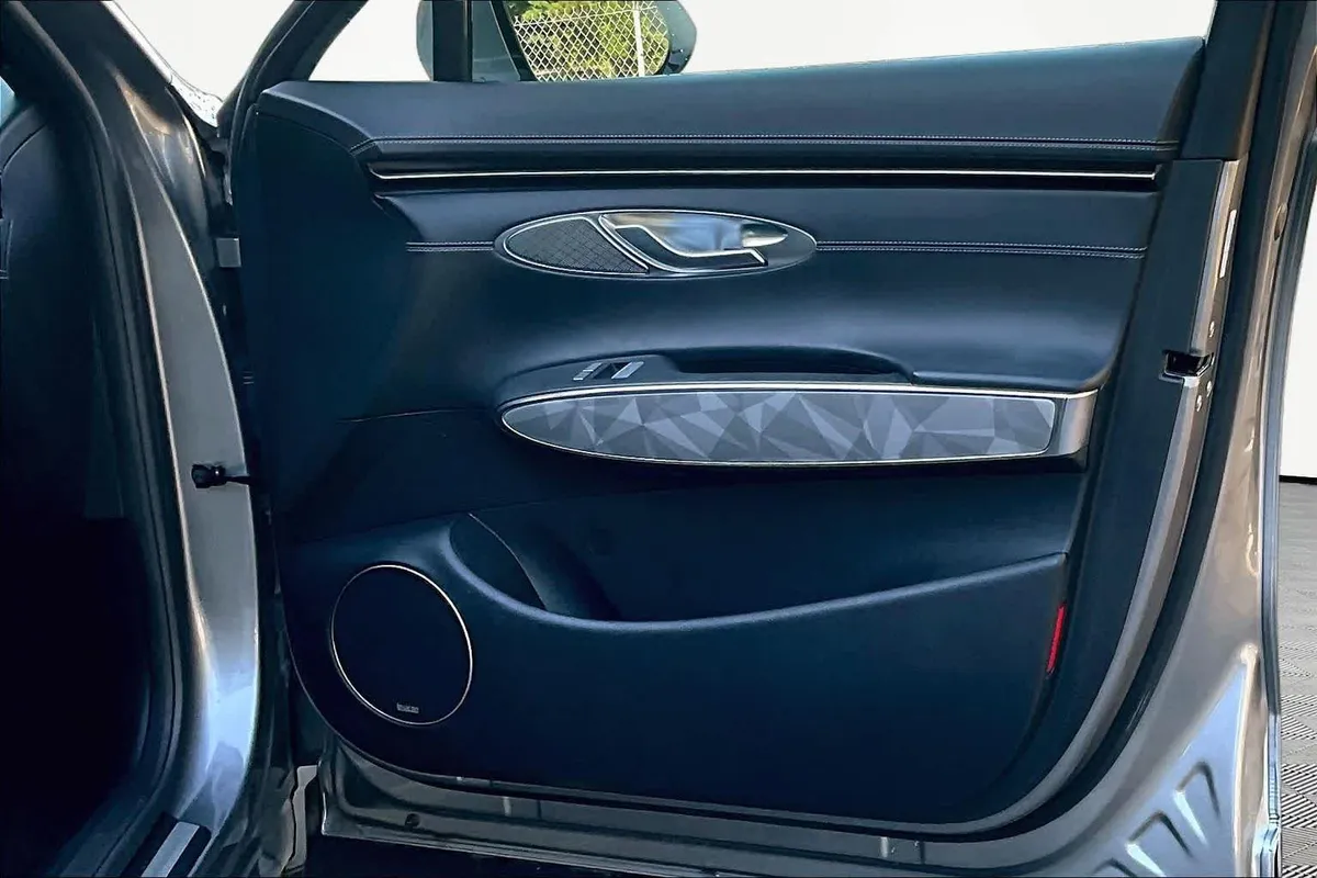 2022 Genesis GV70 3.5T Sport thumbnail 23
