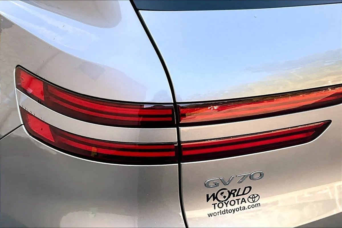 2022 Genesis GV70 3.5T Sport thumbnail 29