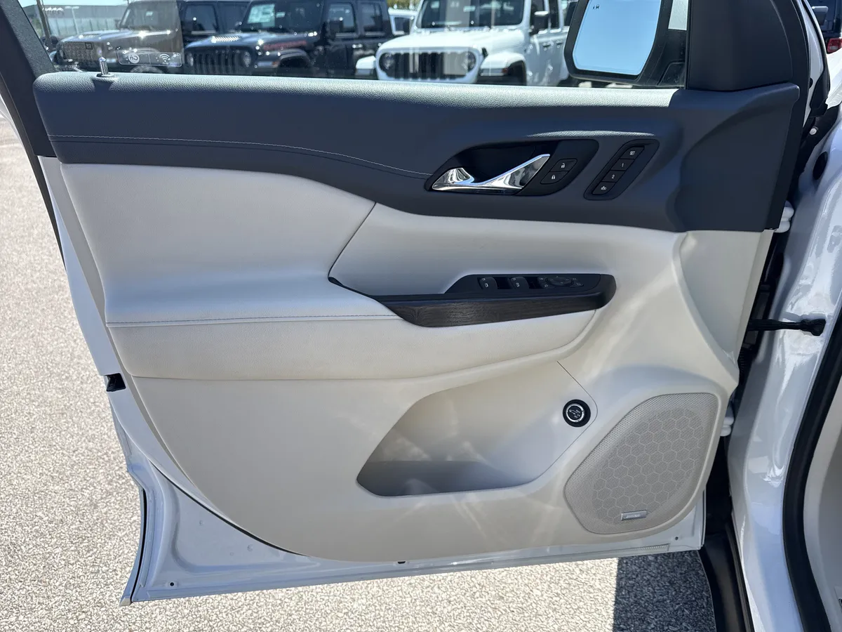 2022 GMC Acadia Denali thumbnail 11