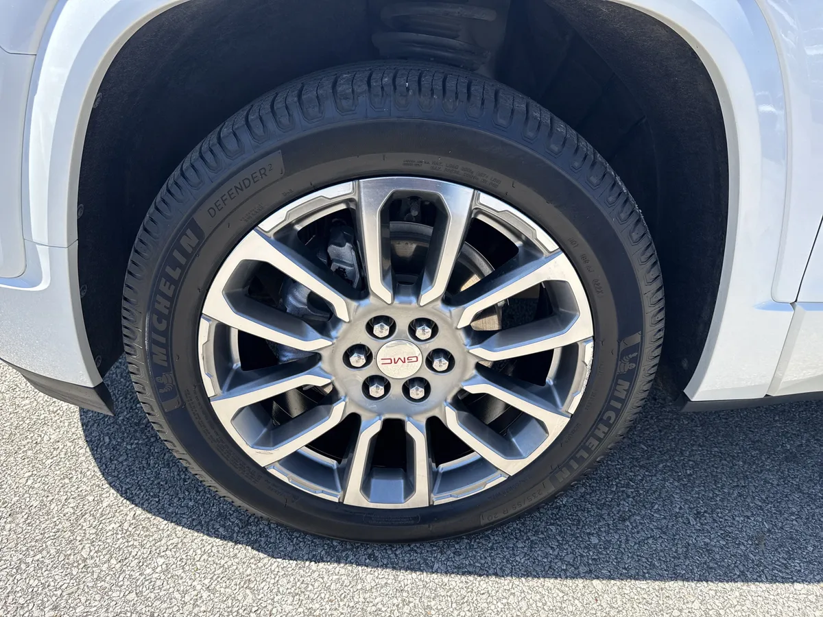 2022 GMC Acadia Denali thumbnail 13