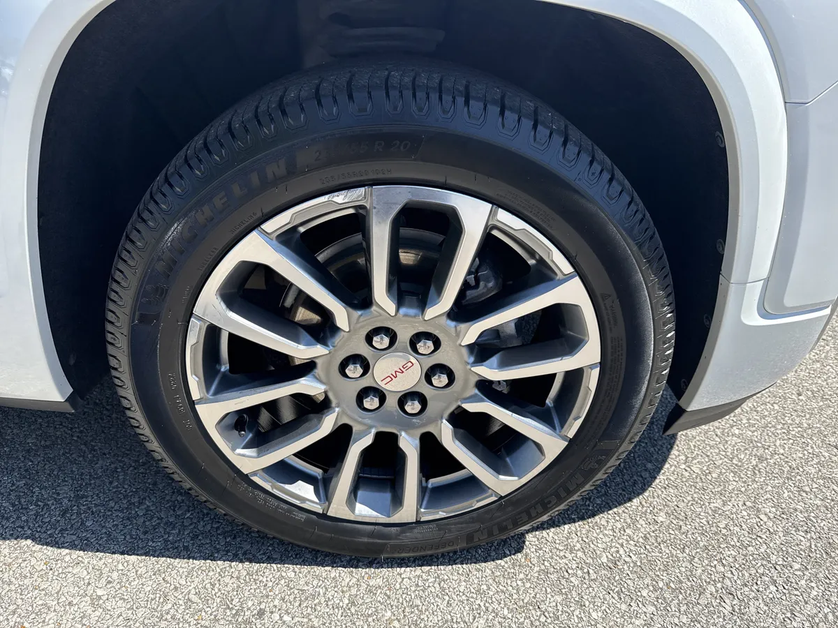 2022 GMC Acadia Denali thumbnail 14