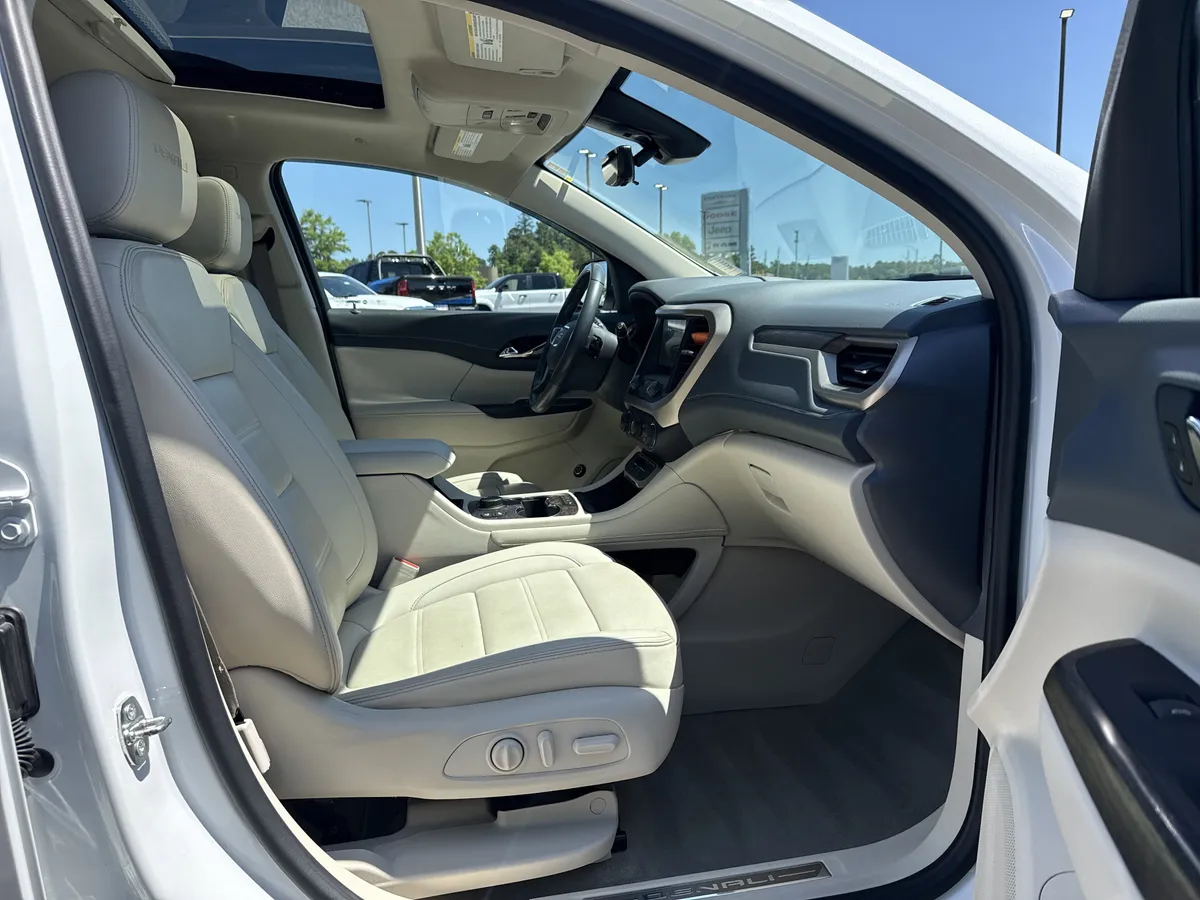 2022 GMC Acadia Denali thumbnail 15