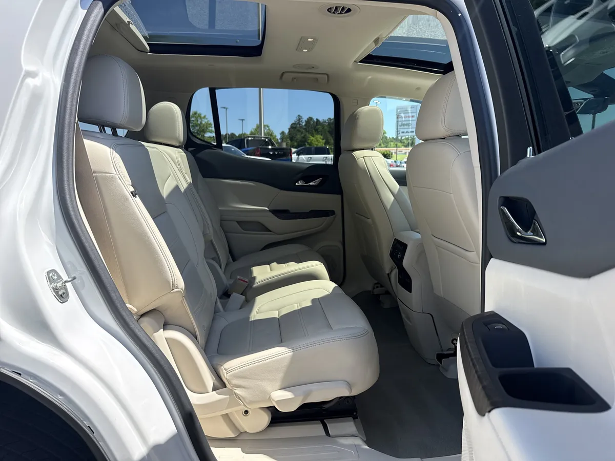 2022 GMC Acadia Denali thumbnail 17