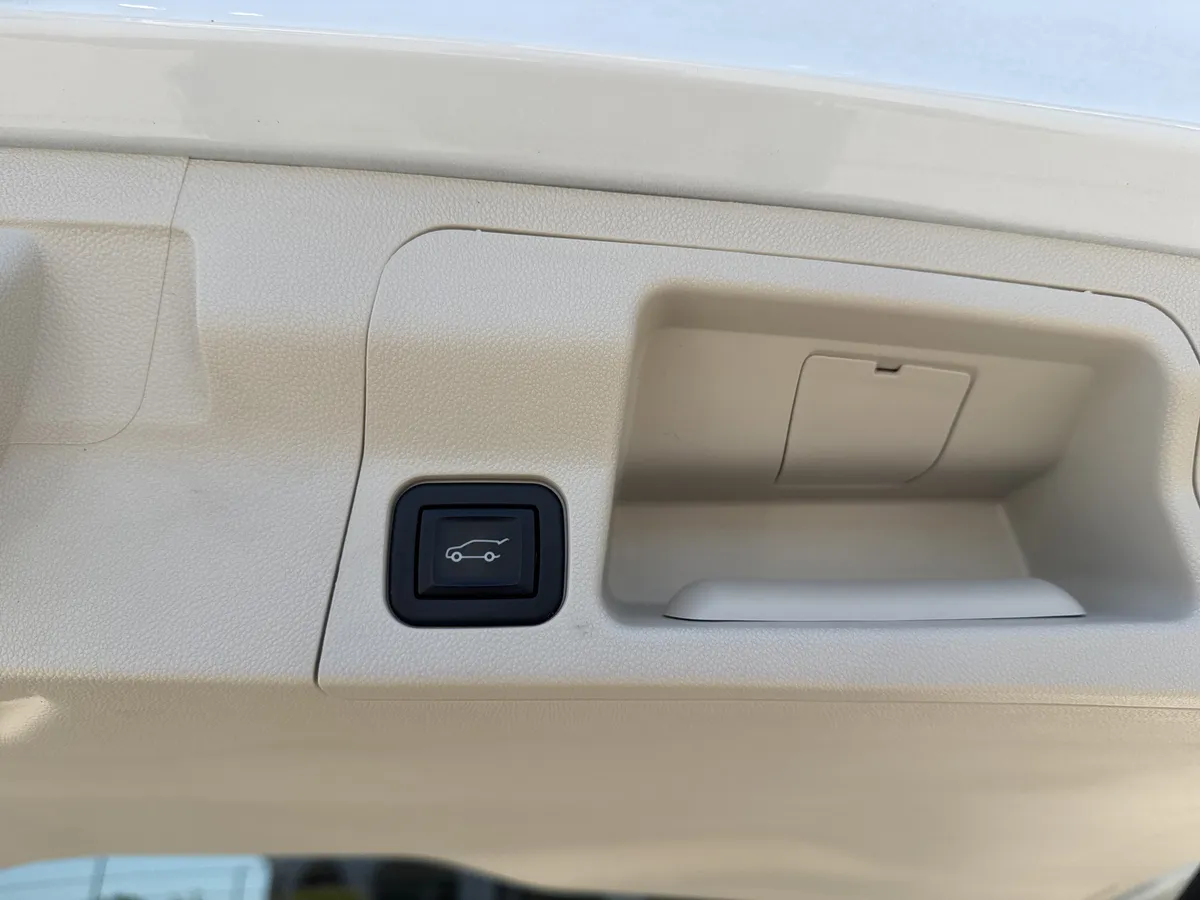 2022 GMC Acadia Denali thumbnail 21