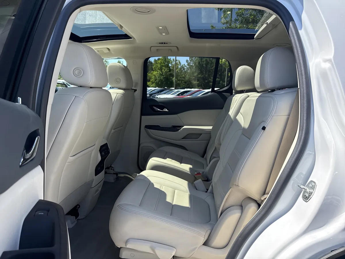 2022 GMC Acadia Denali thumbnail 23