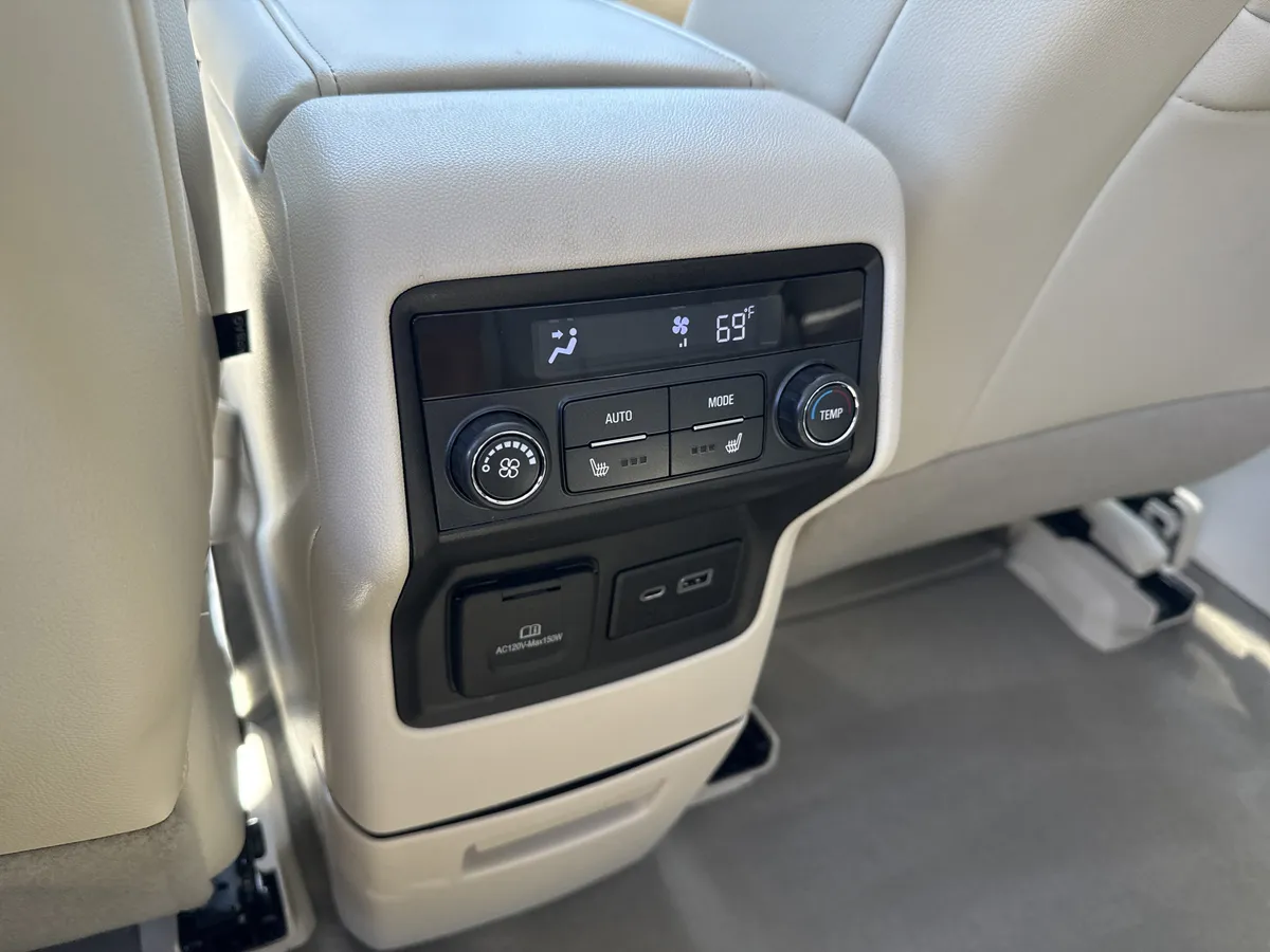 2022 GMC Acadia Denali thumbnail 24