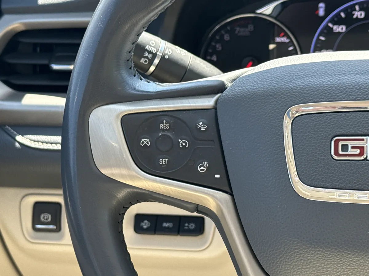 2022 GMC Acadia Denali thumbnail 28