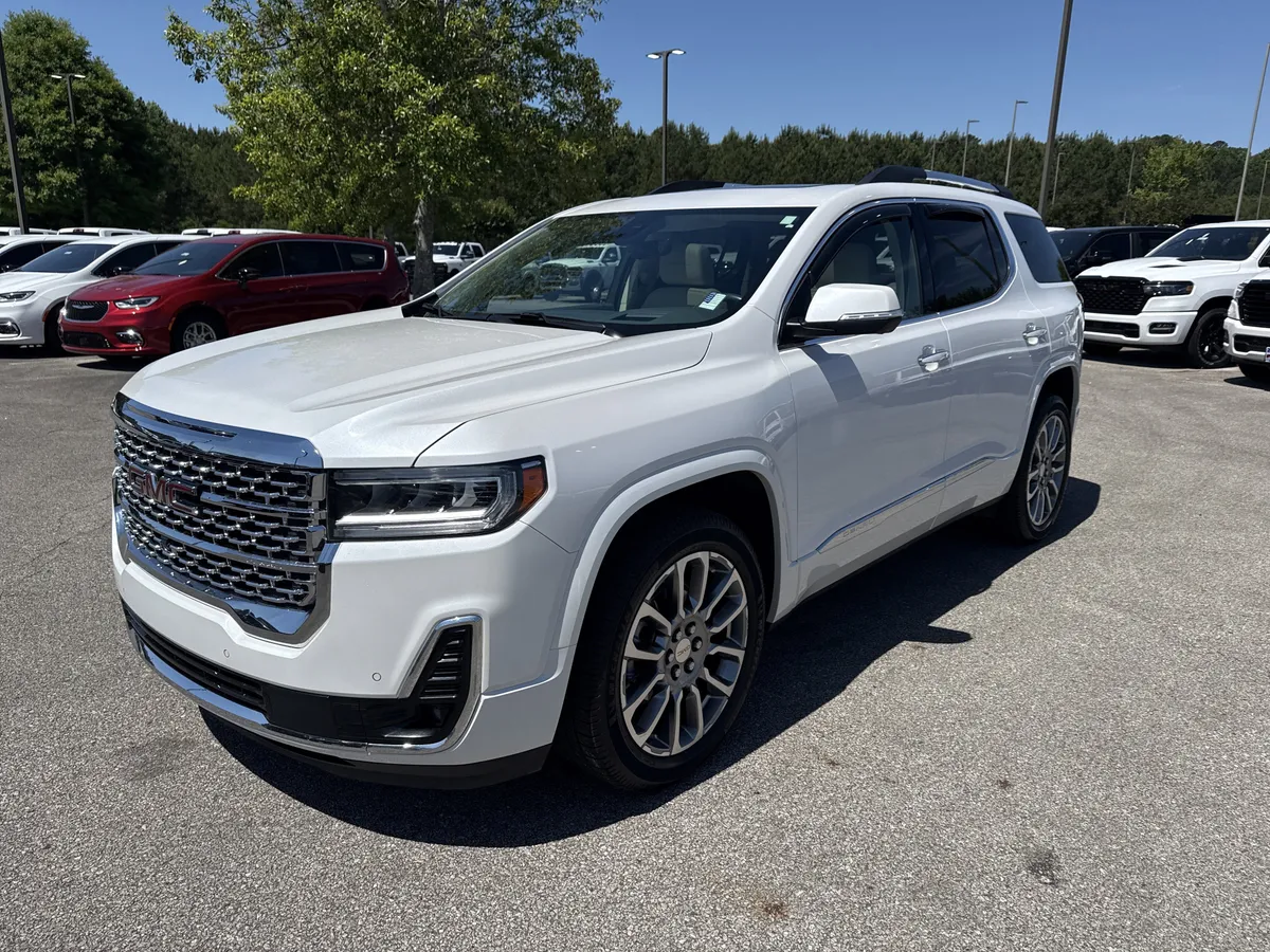 2022 GMC Acadia Denali thumbnail 3