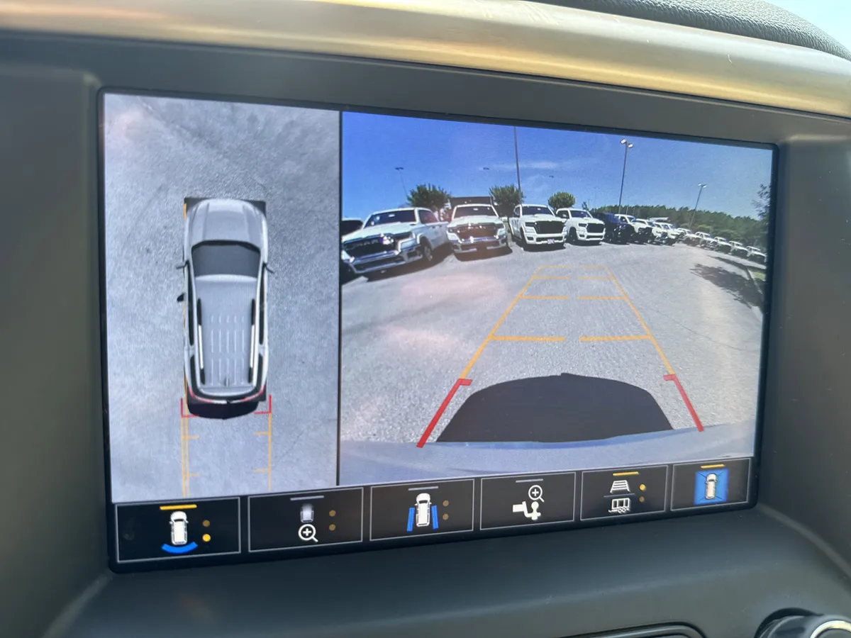 2022 GMC Acadia Denali thumbnail 32