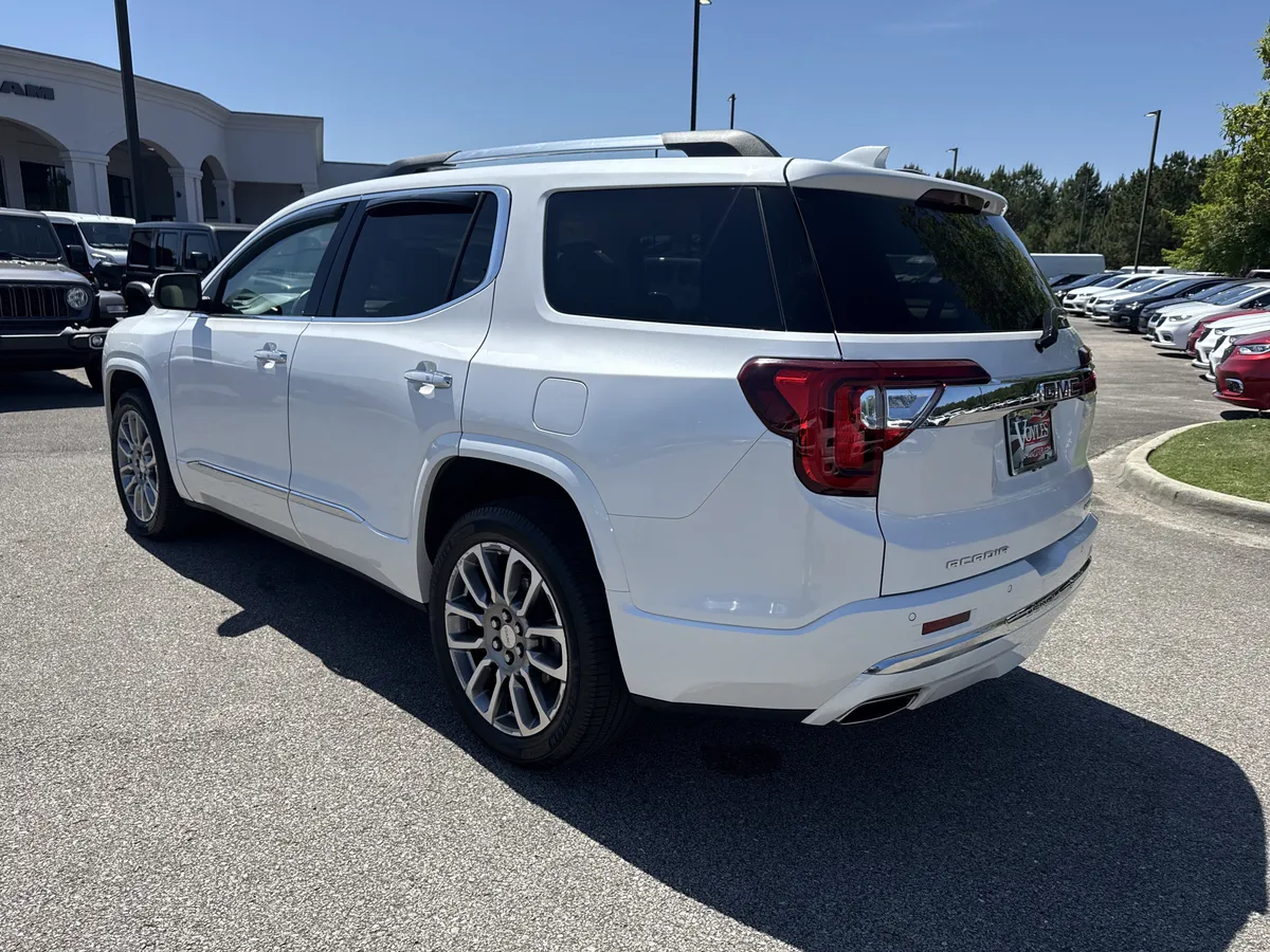 2022 GMC Acadia Denali thumbnail 5