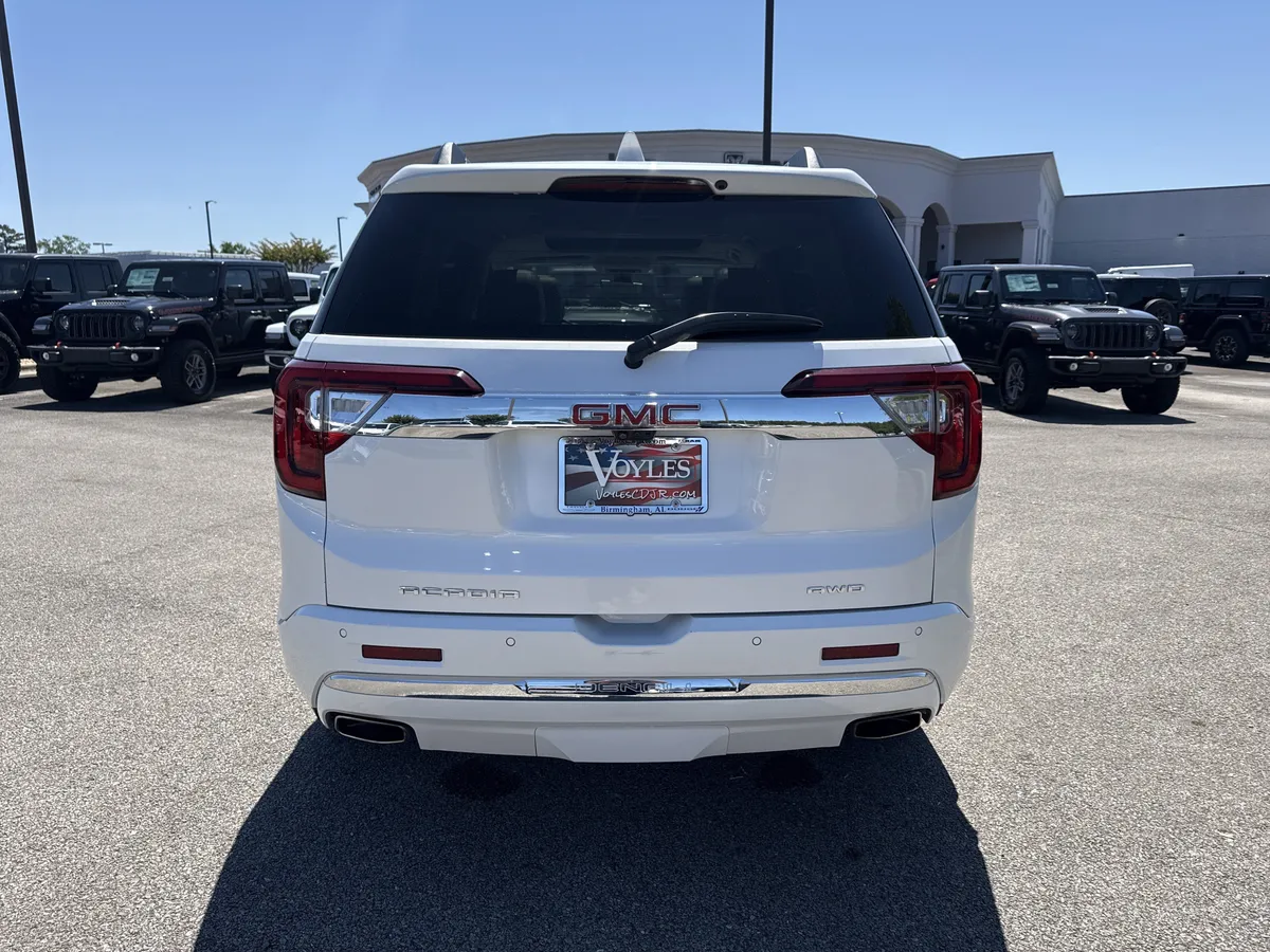 2022 GMC Acadia Denali thumbnail 6