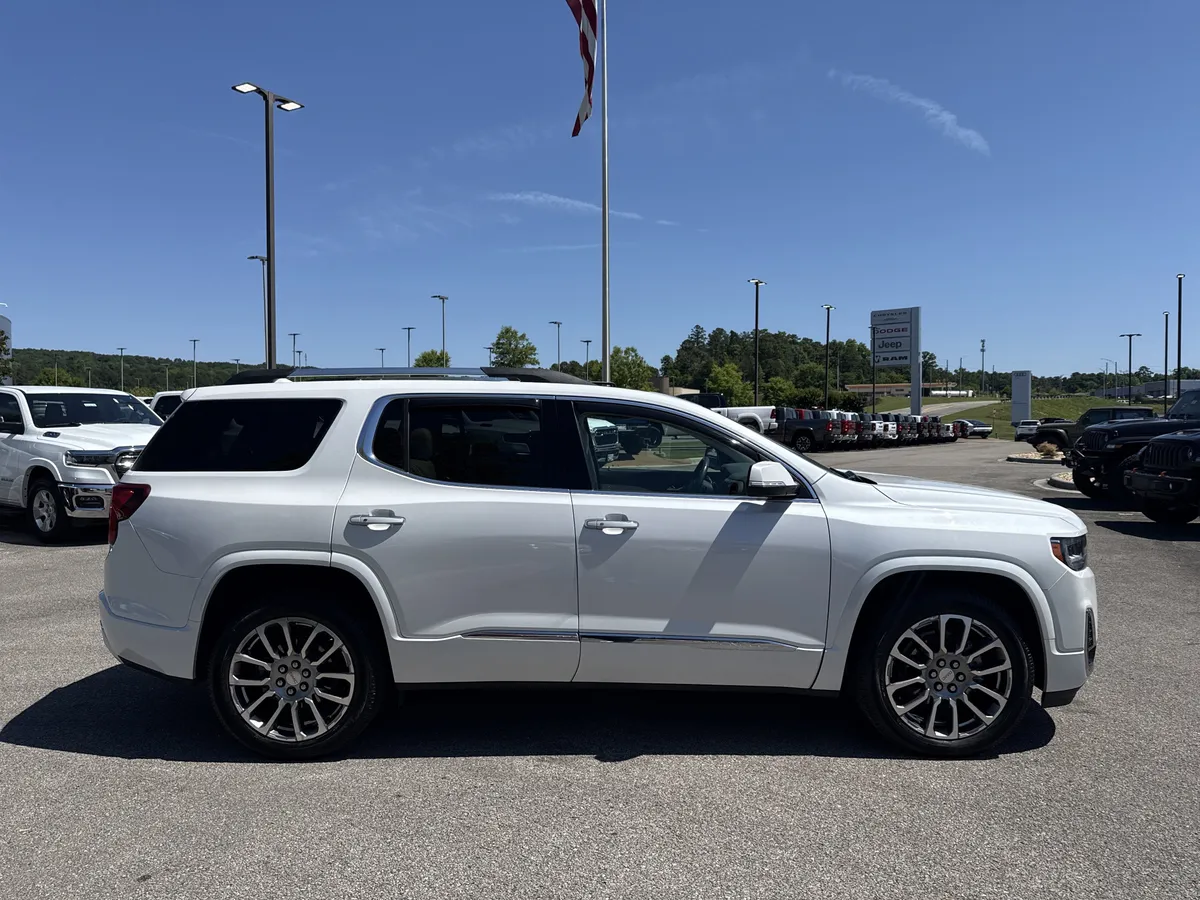 2022 GMC Acadia Denali thumbnail 8