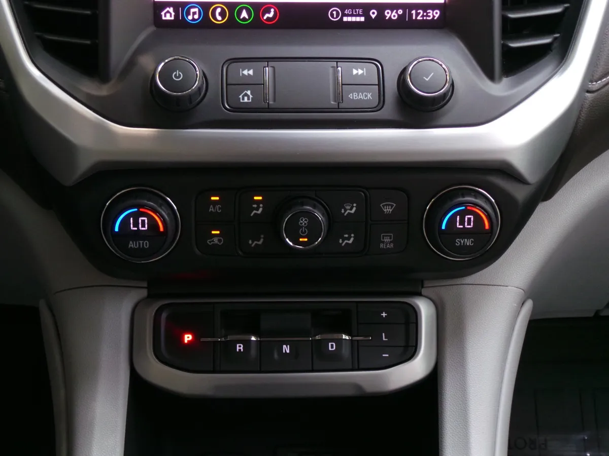 2022 GMC Acadia SLT thumbnail 13