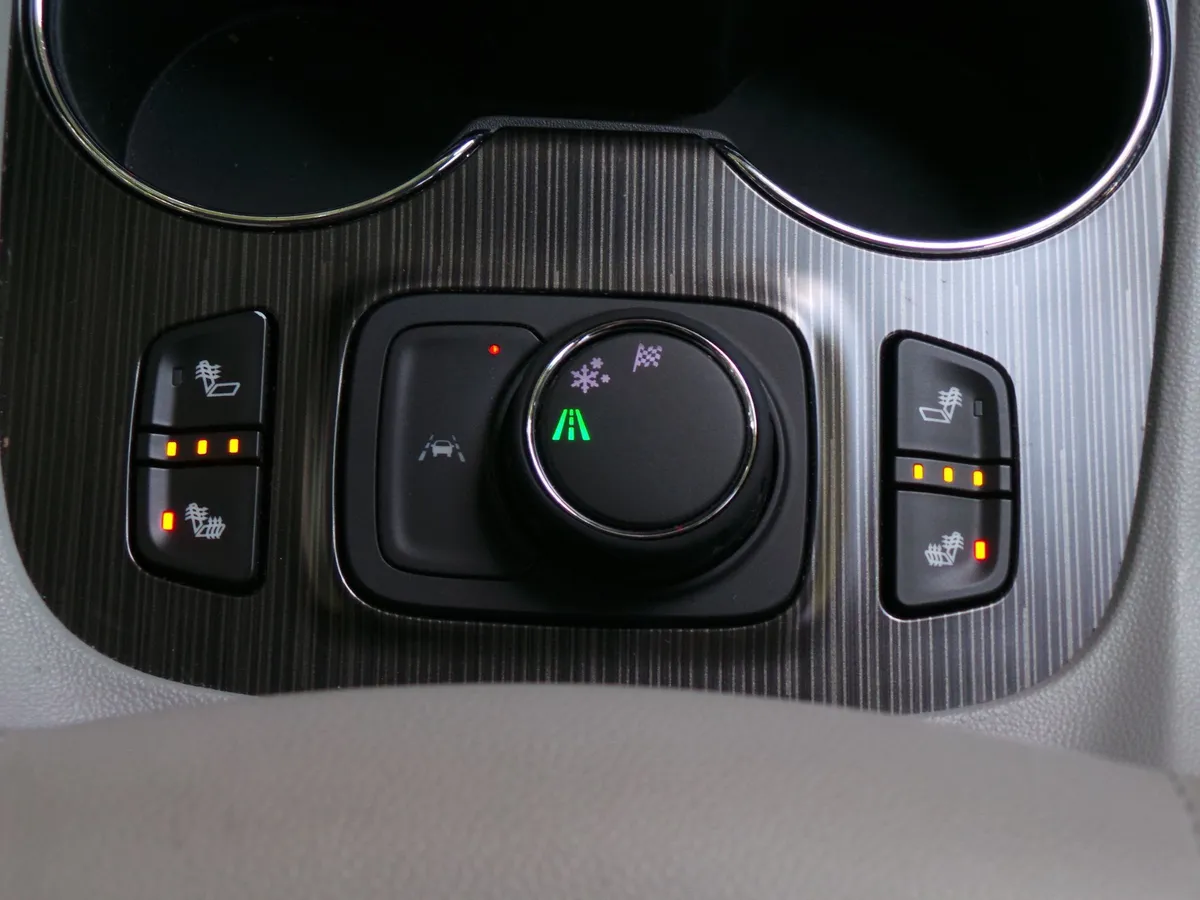 2022 GMC Acadia SLT thumbnail 14