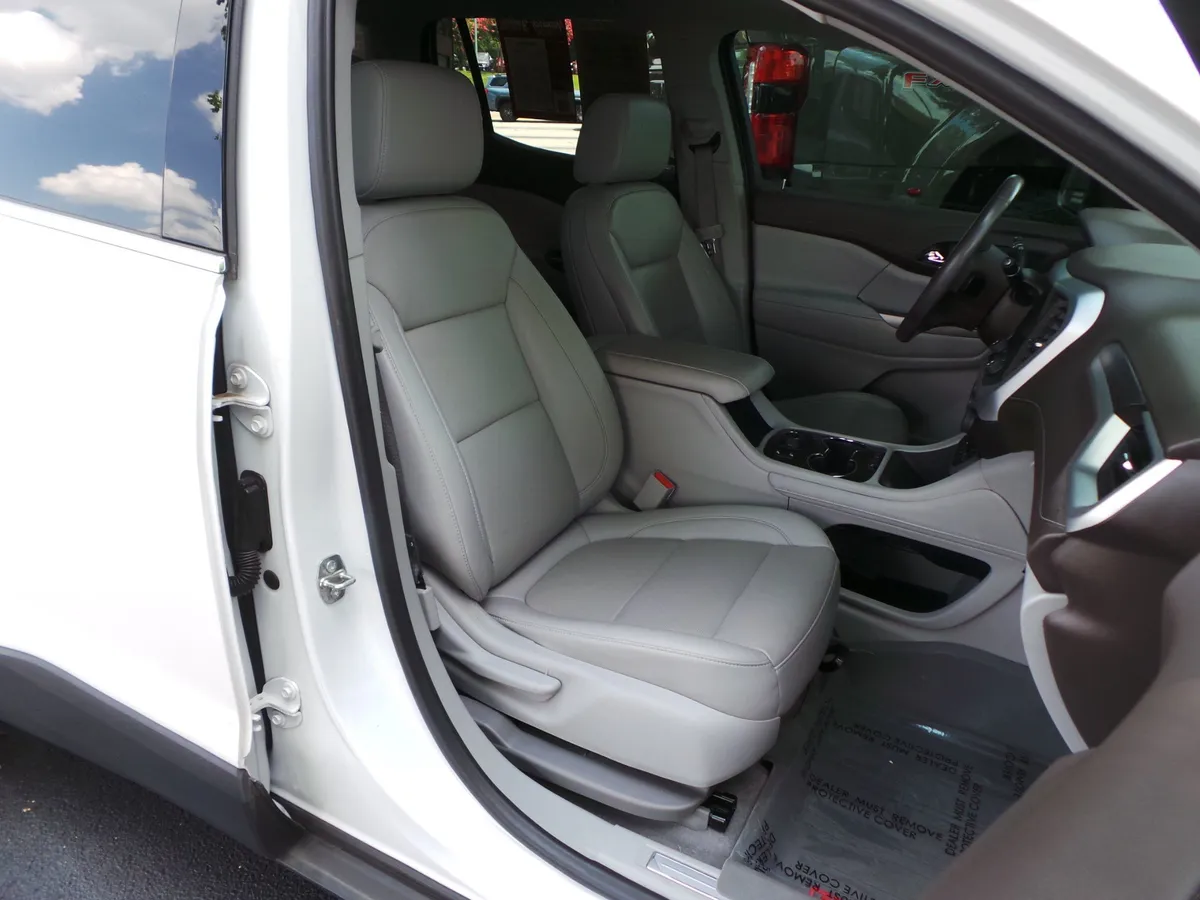 2022 GMC Acadia SLT thumbnail 17