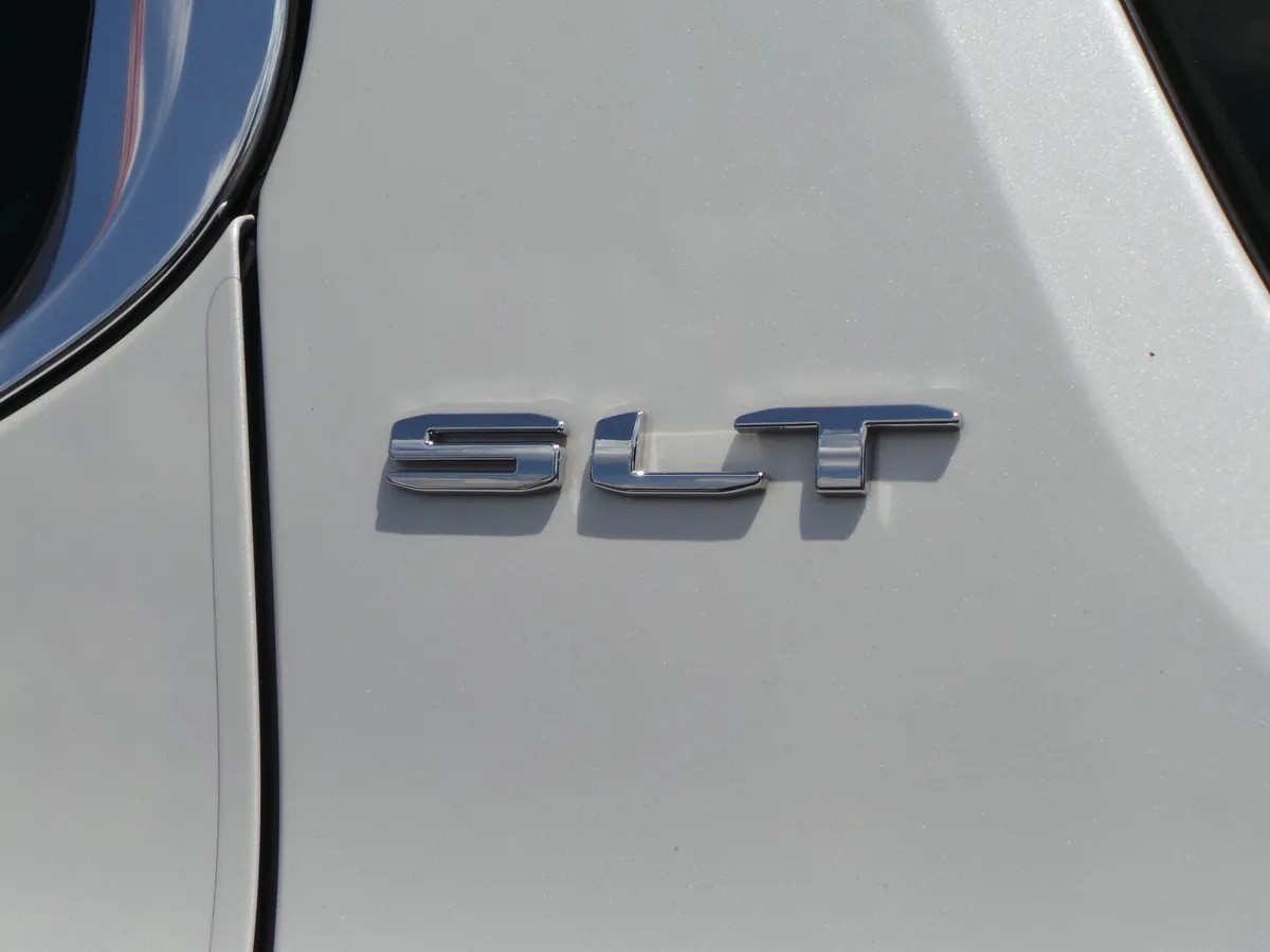 2022 GMC Acadia SLT thumbnail 22