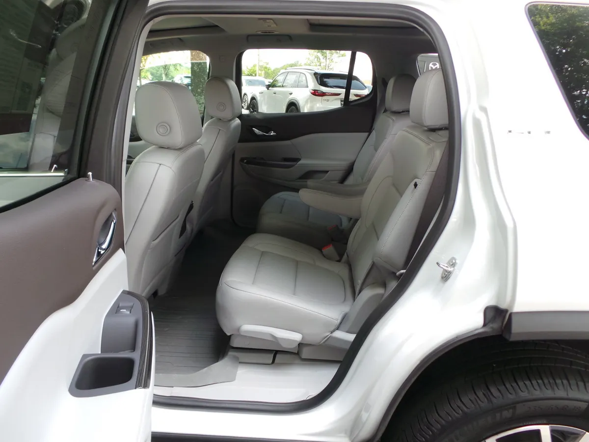 2022 GMC Acadia SLT thumbnail 35