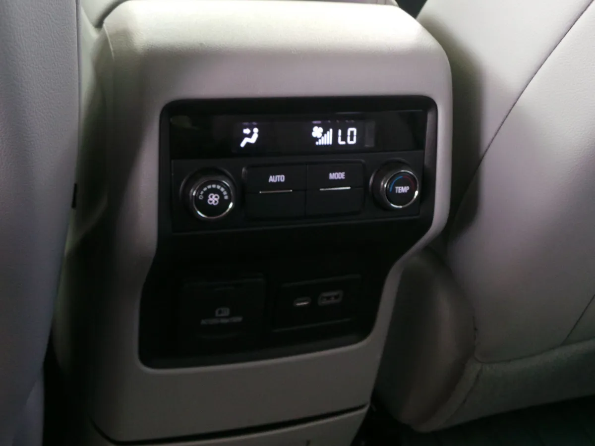 2022 GMC Acadia SLT thumbnail 36