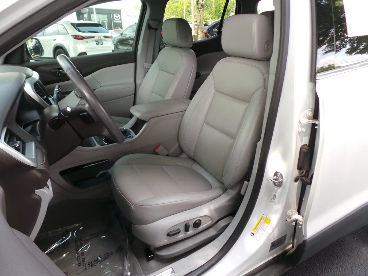 2022 GMC Acadia SLT thumbnail 7