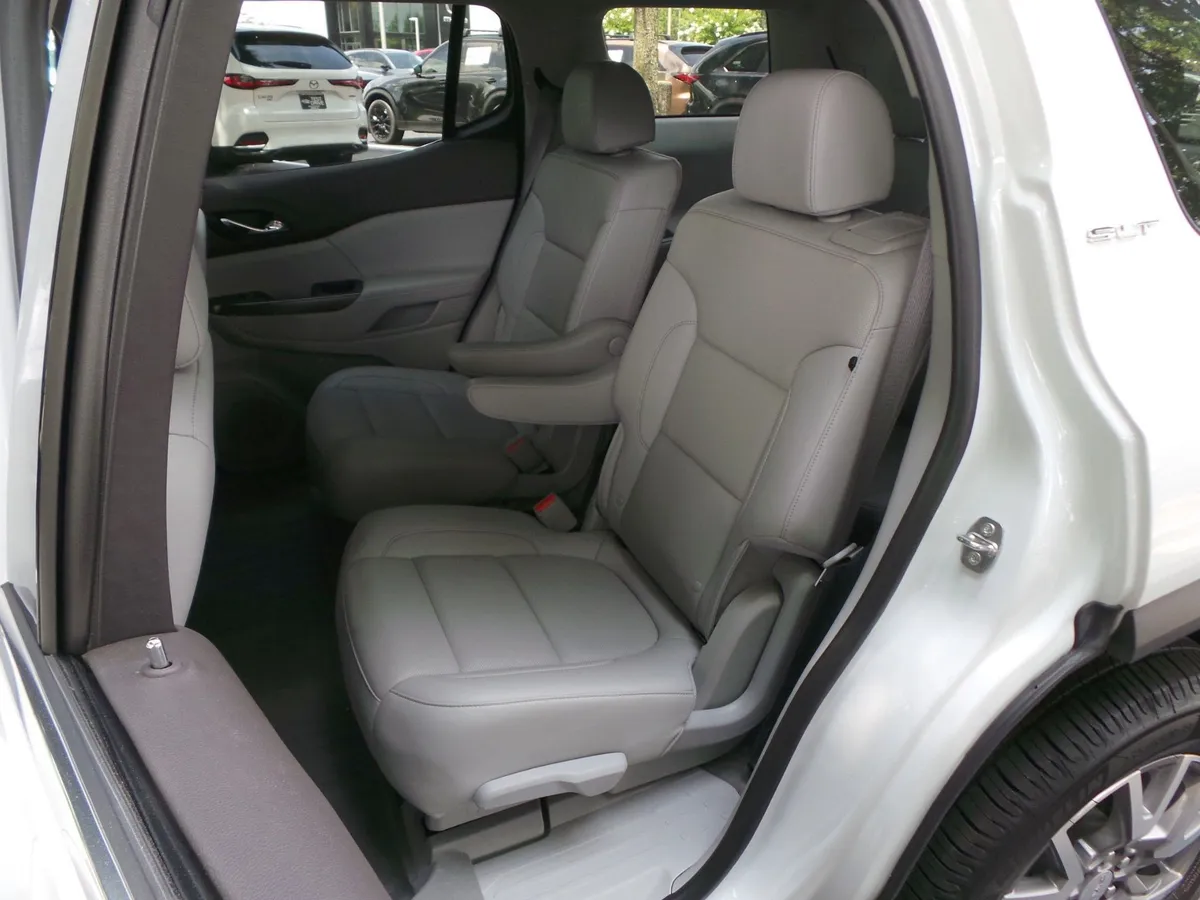 2022 GMC Acadia SLT thumbnail 8