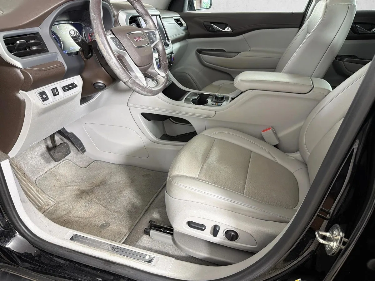 2022 GMC Acadia SLT thumbnail 11