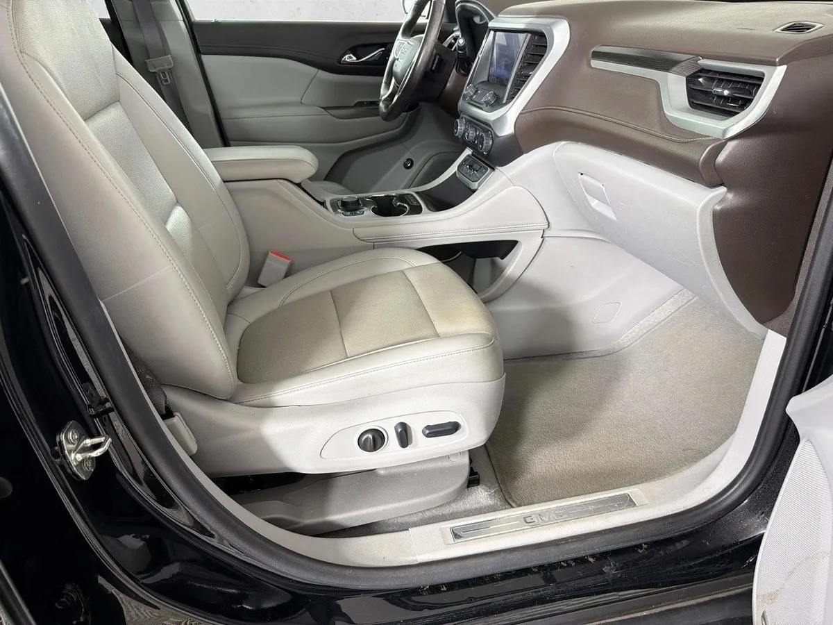 2022 GMC Acadia SLT thumbnail 15