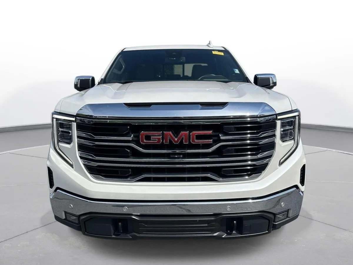 2022 GMC Sierra 1500 SLT thumbnail 3