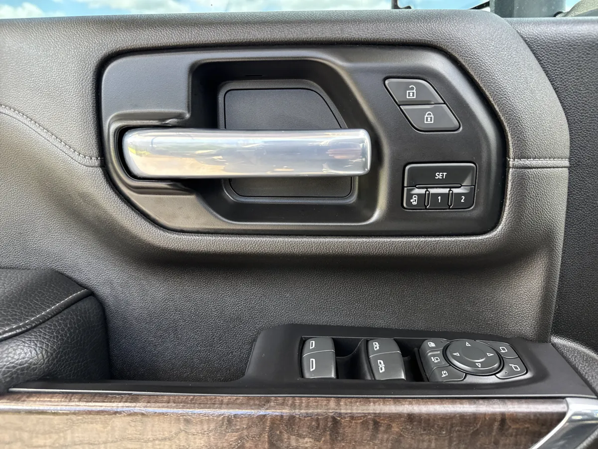 2022 GMC Sierra 2500HD Denali thumbnail 14