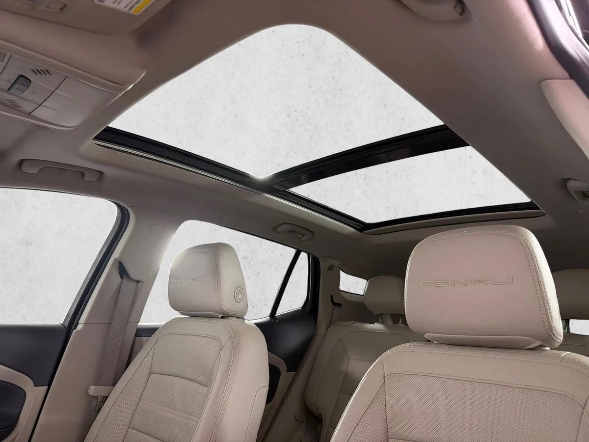 2022 GMC Terrain Denali thumbnail 2