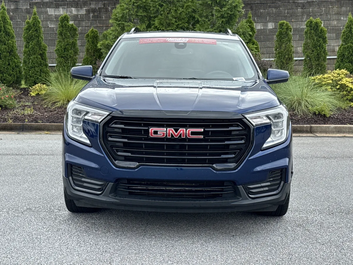 2022 GMC Terrain SLE thumbnail 2