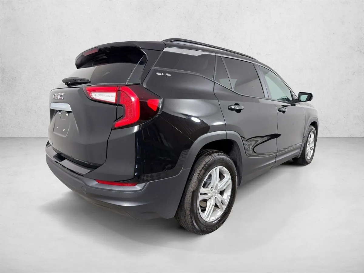 2022 GMC Terrain SLE thumbnail 3