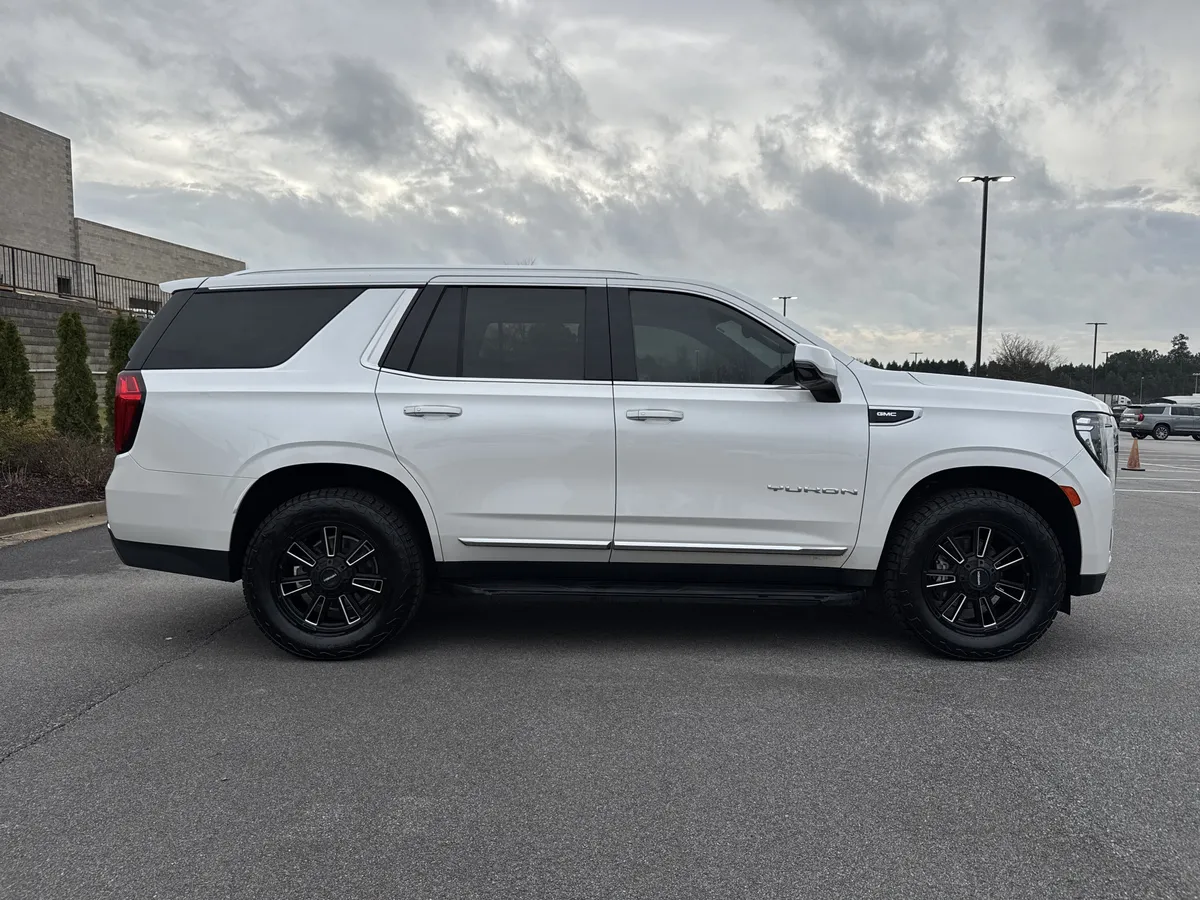 2022 GMC Yukon SLT thumbnail 10