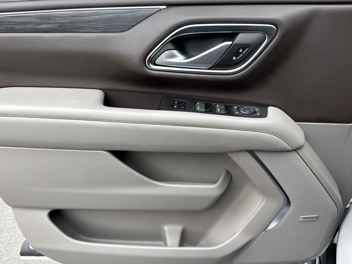 2022 GMC Yukon SLT thumbnail 13