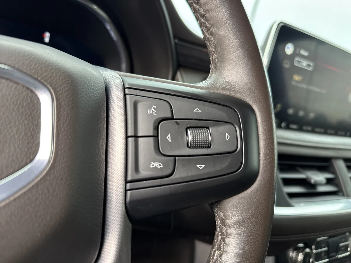 2022 GMC Yukon SLT thumbnail 19