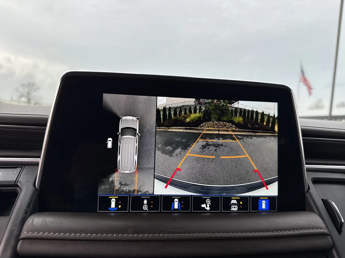 2022 GMC Yukon SLT thumbnail 24