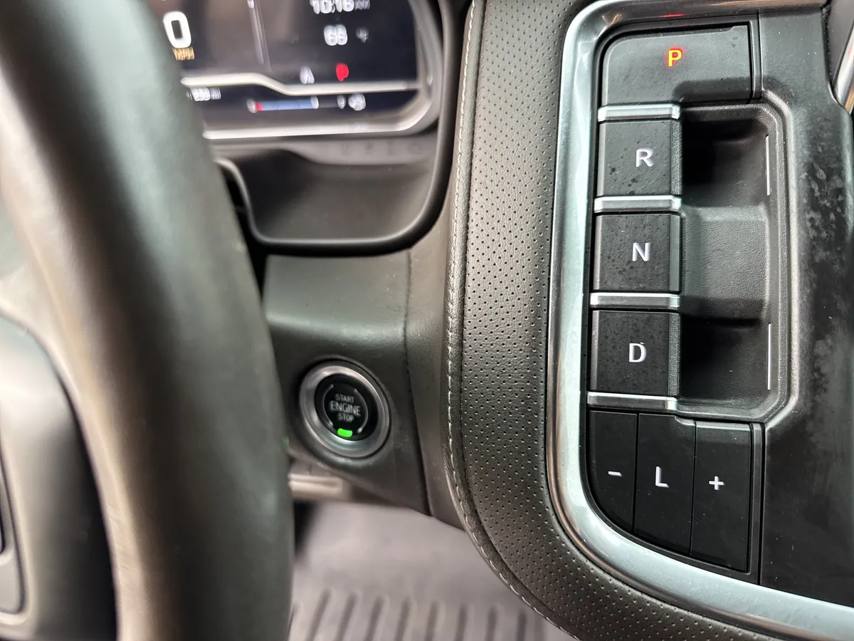 2022 GMC Yukon SLT thumbnail 25