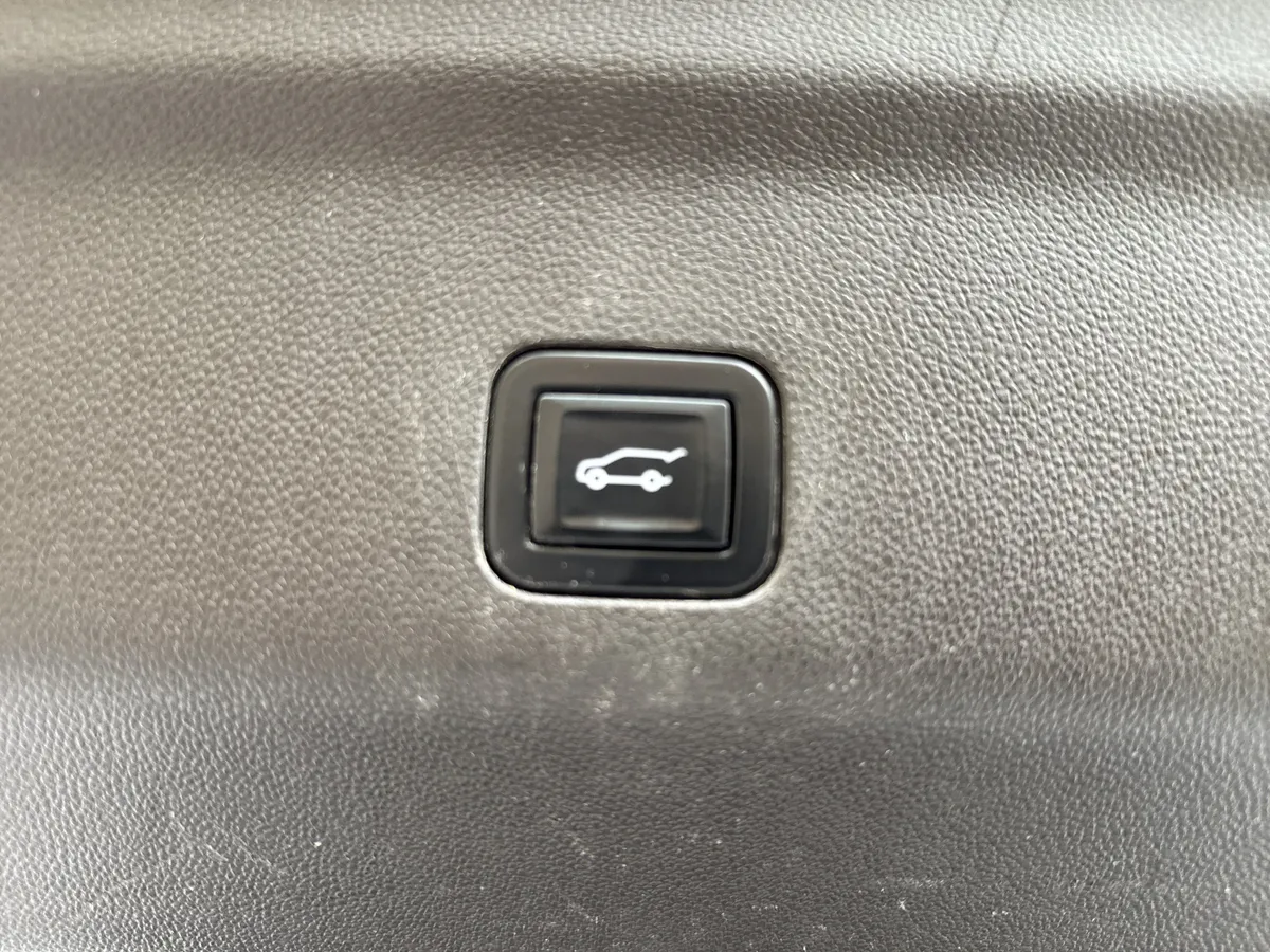 2022 GMC Yukon SLT thumbnail 37